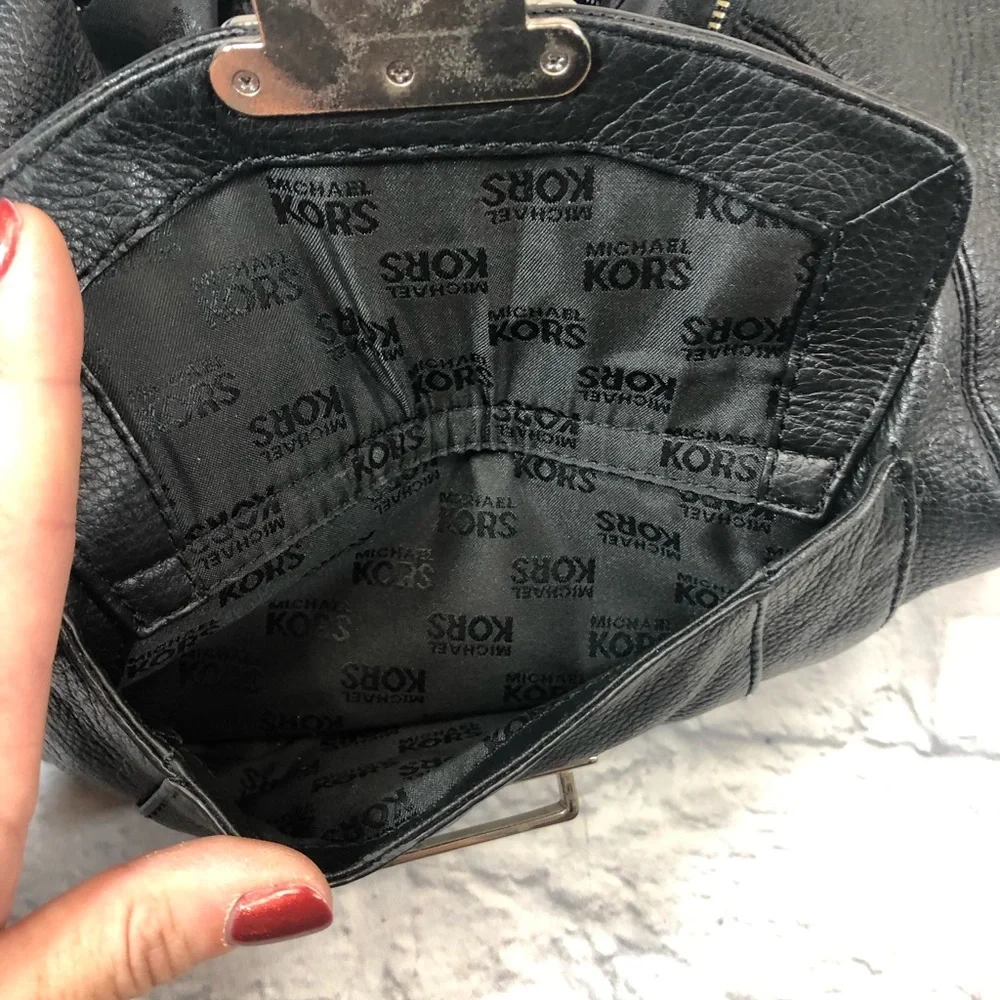 Michael Kors Leather Shoulder hobo bag Black One strap Silver Buckle clasp Lined